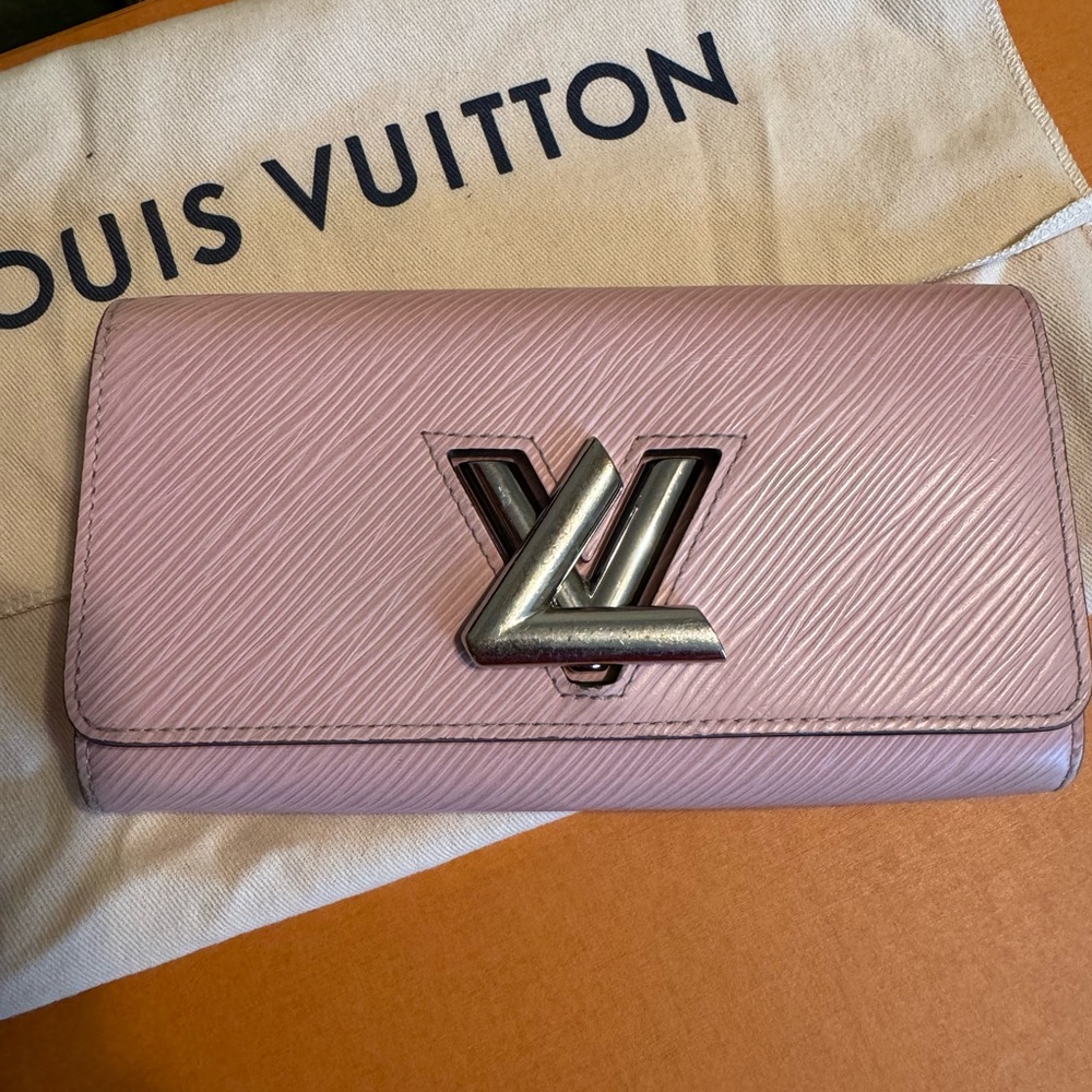 Authentic LV twist wallet